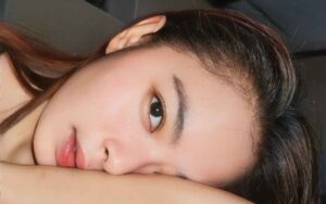 眉毛淡影響運勢？面相學解析淡眉女人的個性與命運